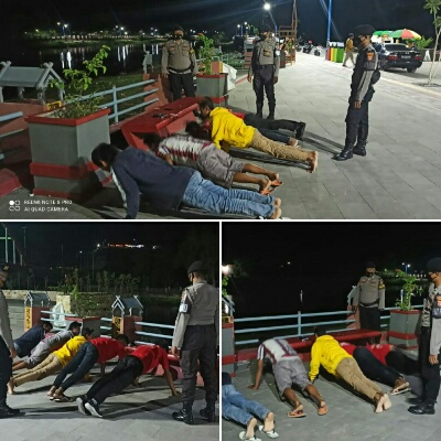 Abaikan Protokol Kesehatan, Puluhan Pemuda Di Taman Lembi Diberi Sanksi Pus Up
