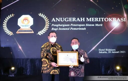 ” Luar Biasa ” , Awal Tahun Pemda KSB Terima Penghargaan KASN dari KPK