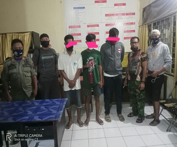 Konsumsi Miras Di Pantai Saliperate, Tiga Pemuda Labuhan Badas Diangkut Tim Patroli Satpol PP