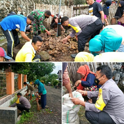Sukseskan Kampung Sehat Jilid II, Bhabinkamtibmas Desa Moyo Mekar Bersama Pemdes Dan Warga Gelar Gotong Royong
