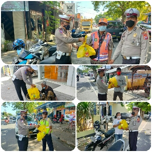 Satlantas Polres Sumbawa Kembali Laksanakan “Patroli Sedekah” Berbagi Sembako Dan Masker