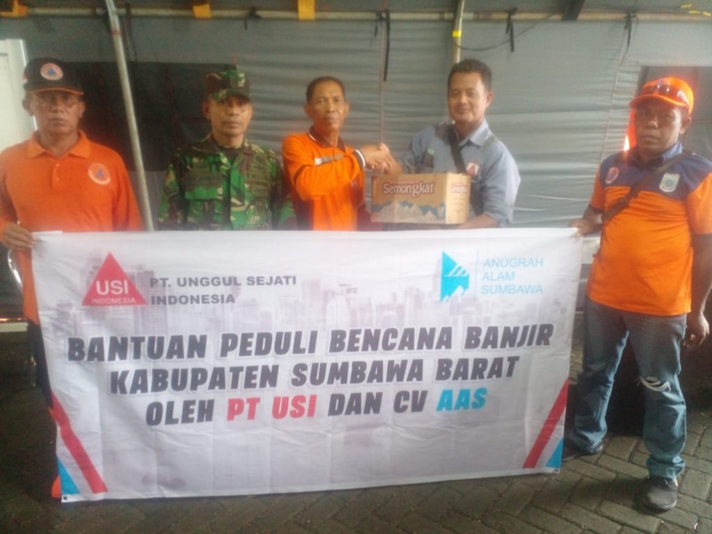 Peduli Bencana Banjir, PT USI Salurkan Bantuan Melalui Posko Penanggulangan Bencana KSB