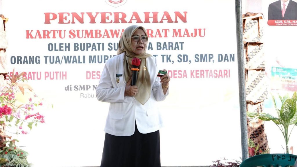 376 Wali Murid Baru di Batu Putih, Lamunga, dan Kertasari Terima Program Kartu Sumbawa Barat Maju Layanan Maju Pendidikan
